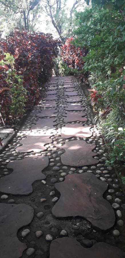 Strawberry Country Vila Mahābaleshwar Exterior foto